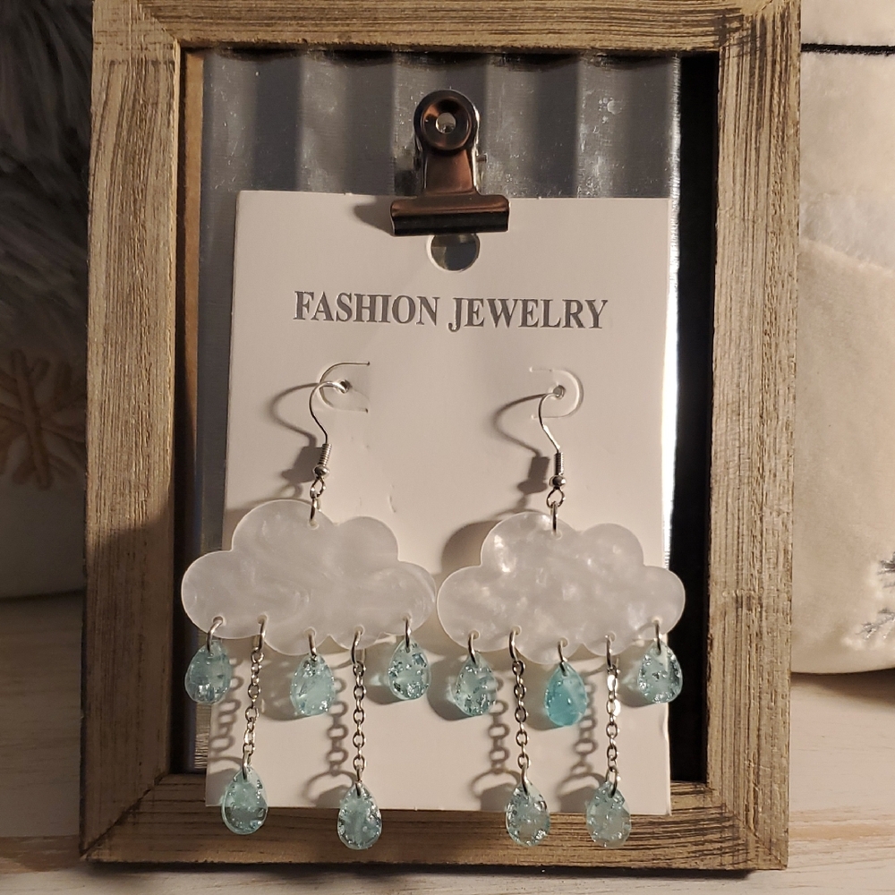 ⭐️3 for$20⭐️🦈Cloud earrings with raindrops